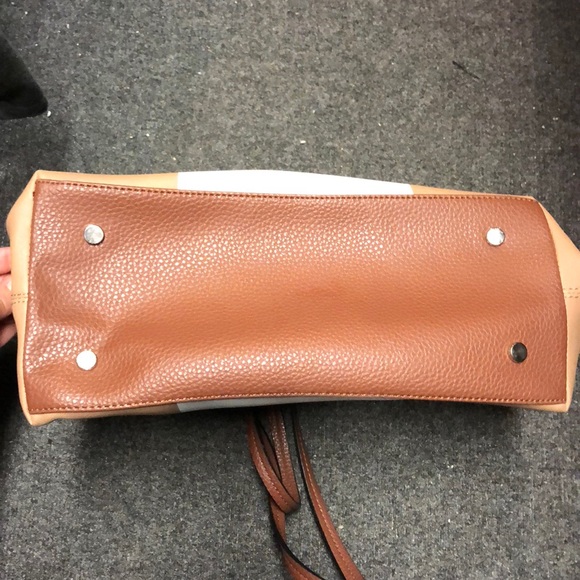 Meet your Posher, Danielle - Picture 2 of 2